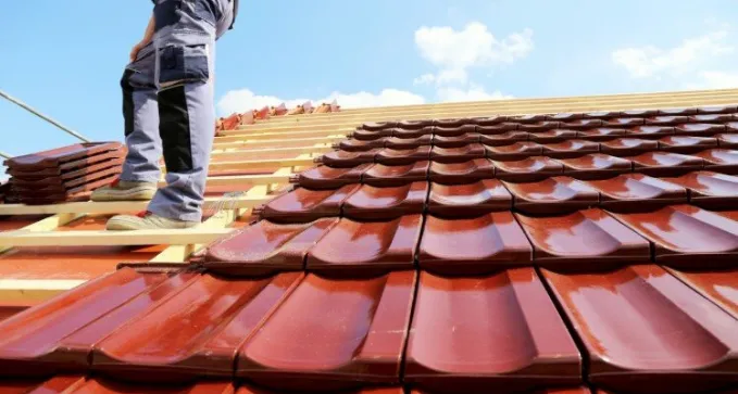 colocacio ndeondulenbajotejaypanelsandwichencubiertadeAlpedrete 1920w