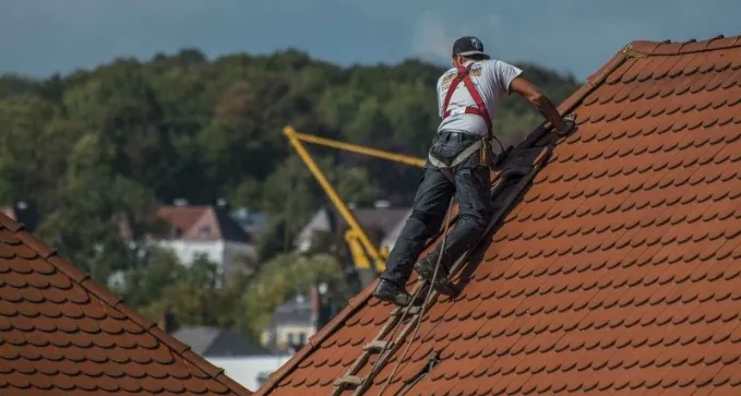 ponerondulenbajotejaencubiertanuevaboardilladelmonte 1920w